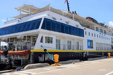 Llega a Cartagena un crucero turístico de exploración de National Geographic