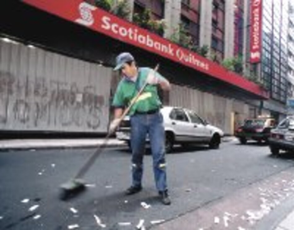 Sube acción de Banorte por versiones de compra