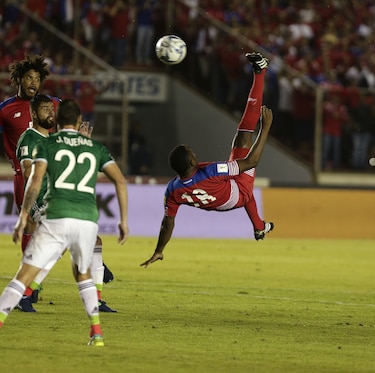 Matador Tejada y sus dos goles de chilena al mismo portero