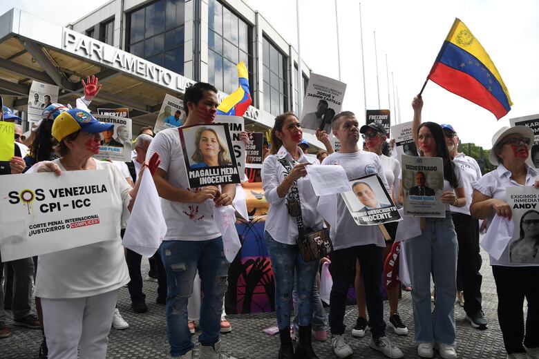 Venezolanos en Panamá se suman a movilización mundial pidiendo a la CPI acciones contra el gobierno de Maduro