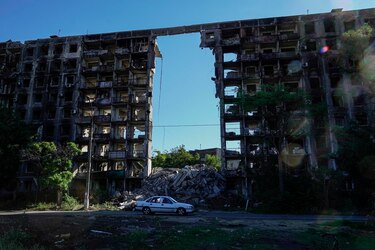 Zelenski denuncia que las fuerzas rusas han destruido el 90% de Mariúpol