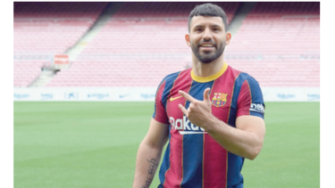 El Barcelona ficha al Kun para seducir a Lionel Messi