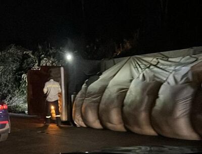 Camión se vuelca en la vía Centenario cerca del Rod Carew; el tráfico hacia la ciudad de Panamá fue lento