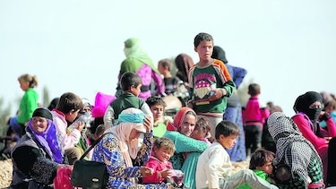 Cinco mil desplazados por combates en Raqa