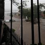 Suspenden búsqueda de menor que fue arrastrado por el río en medio de fuerte lluvia