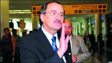 Dictan prisión domiciliaria para excontralor ecuatoriano