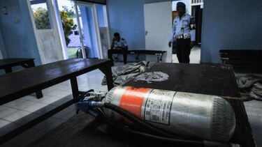 Dos expertos franceses colaboran en la investigación del avión en Malasia