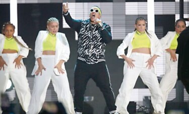 Ozuna arrasa con récord de ganar 11 Premios Billboards