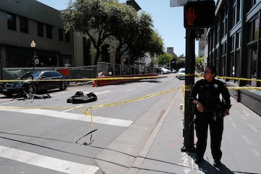Arrestan a dos hermanos por tiroteo que dejó seis muertos en California