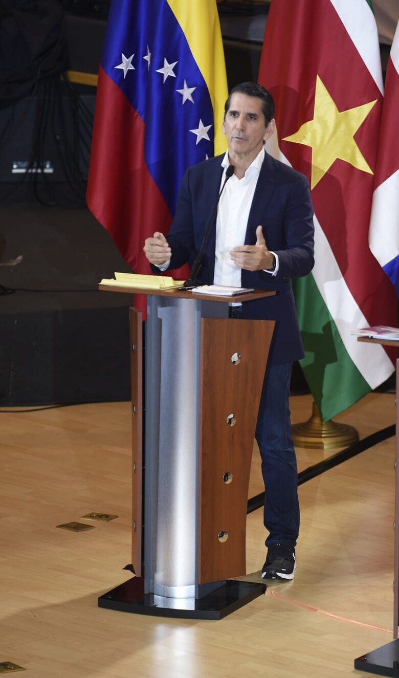 Promesas de Roux para el turismo: $100 millones para Promtur, cinco millones de turistas, más aerolíneas