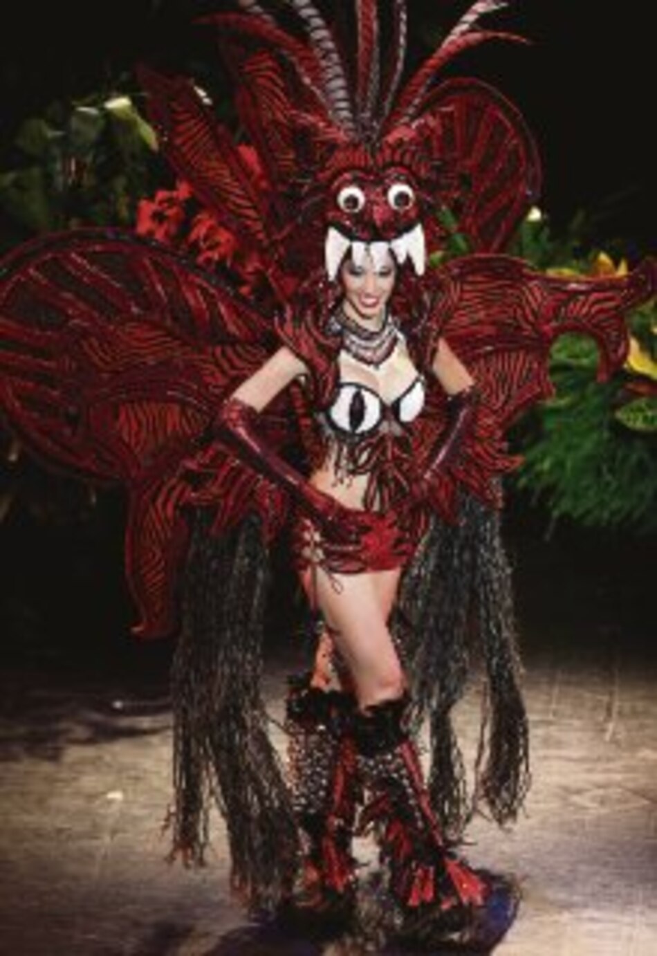 Traje local gana en Miss Universo