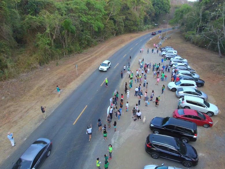 Vecinos de Clayton marchan en defensa de los bosques
