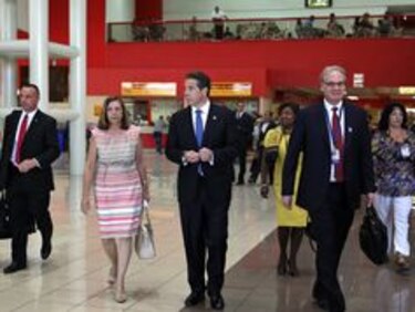 Republicanos critican viaje de gobernador de Nueva York a Cuba