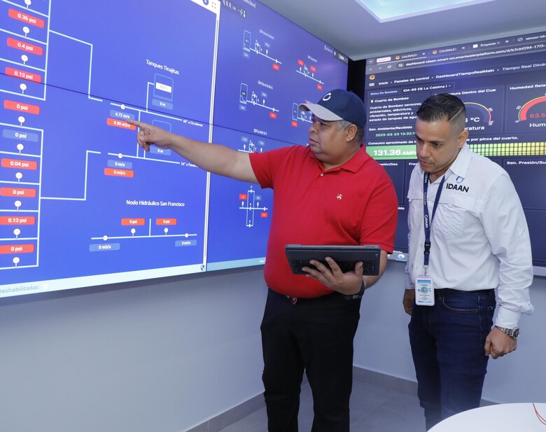 Buzos del Idaan retiran rejillas de 1975 en la toma de agua cruda de la potabilizadora de Chilibre