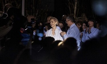 Carolina Herrera dice adiós con elegante gesto triunfal