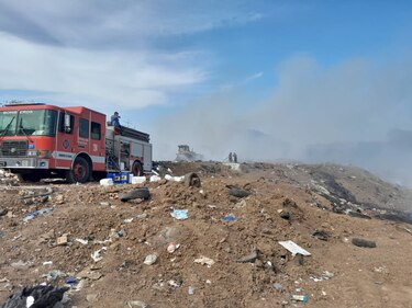 Nuevo incendio en Cerro Patacón: bomberos trabajan para sofocar fuego en galera de reciclaje