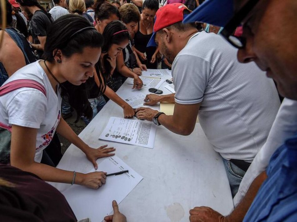 Anuncian ola de demandas contra firmas para revocatorio contra Nicolás Maduro