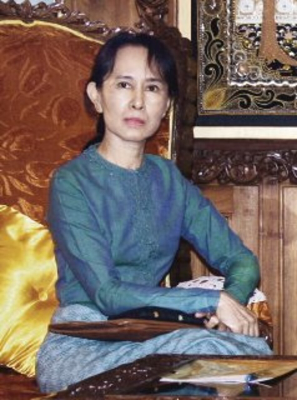 Japón pide liberación de dirigente San Suu Kyi