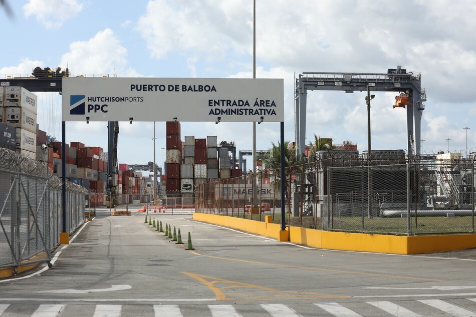 China amenaza con bloquear venta de puertos si Cosco queda fuera del acuerdo