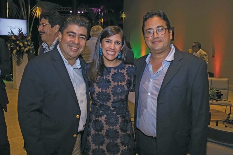 Grupo Roble realiza la apertura de Hole in One Club House del proyecto Golf Gardens