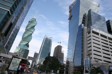 Gobierno de Panamá contrata a multinacional Ernst & Young para asesoría tributaria