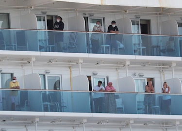 Crucero Coral Princess, con dos muertos y varios enfermos de Covid-19, atraca en Miami