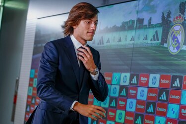 Álvaro Carreras suma versatilidad en la banda izquierda del Real Madrid