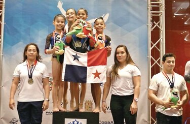 Panamá y El Salvador dominan jornada del Centroamericano
