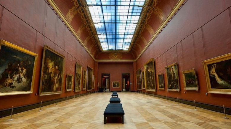Un robo de joyas de ‘valor incalculable’ obliga a cerrar el museo del Louvre de París mientras la policía se lanza a la caza de los ladrones