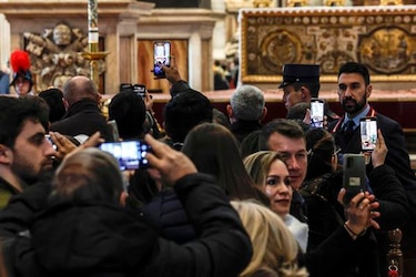 Casi 160 mil personas han pasado por la capilla ardiente del papa emérito Benedicto XVI