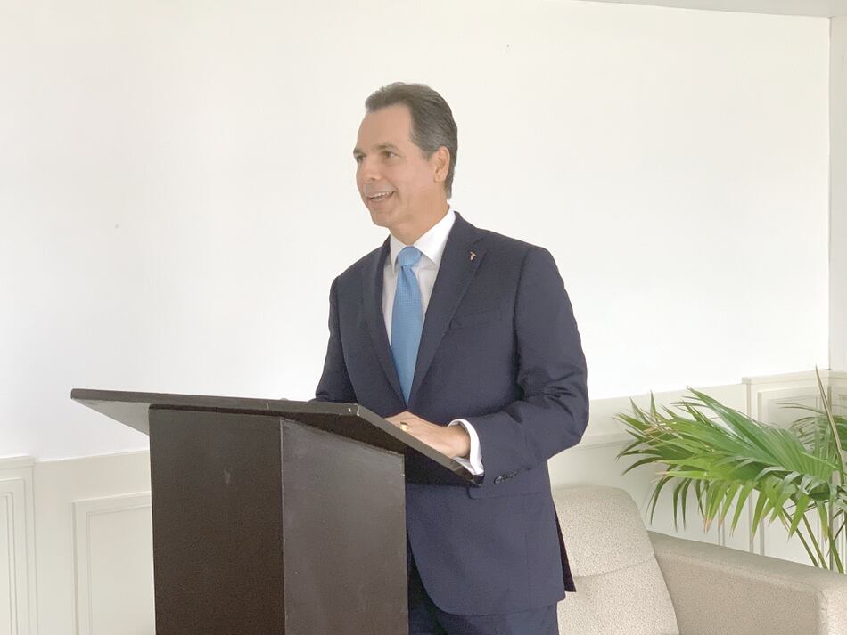 Apadea reelige a Arturo Sáenz Illueca como presidente