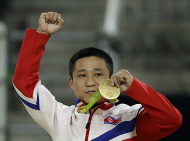 El gimnasta norcoreano Ri Se-Gwang se lleva el oro