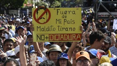Opositores venezolanos exigen a los militares no bloquear ayuda