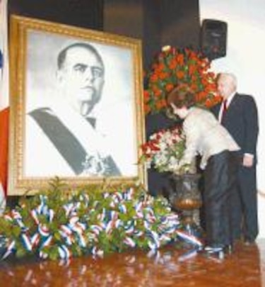 Honran memoria de Roberto Chiari