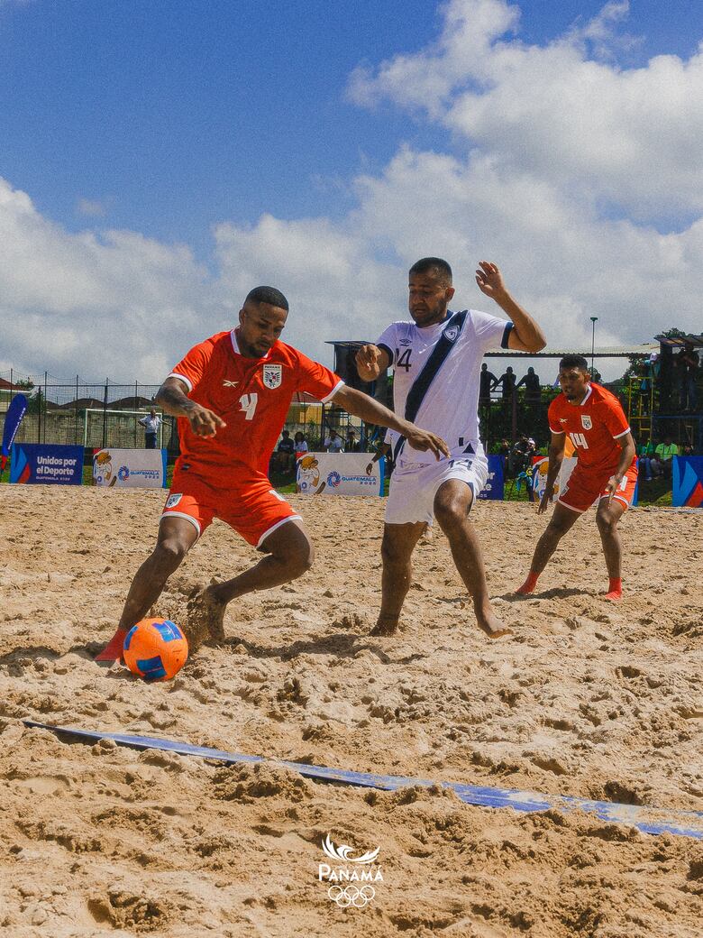 Con el pie derecho: Panamá brilló en su debut en hockey y fútbol playa