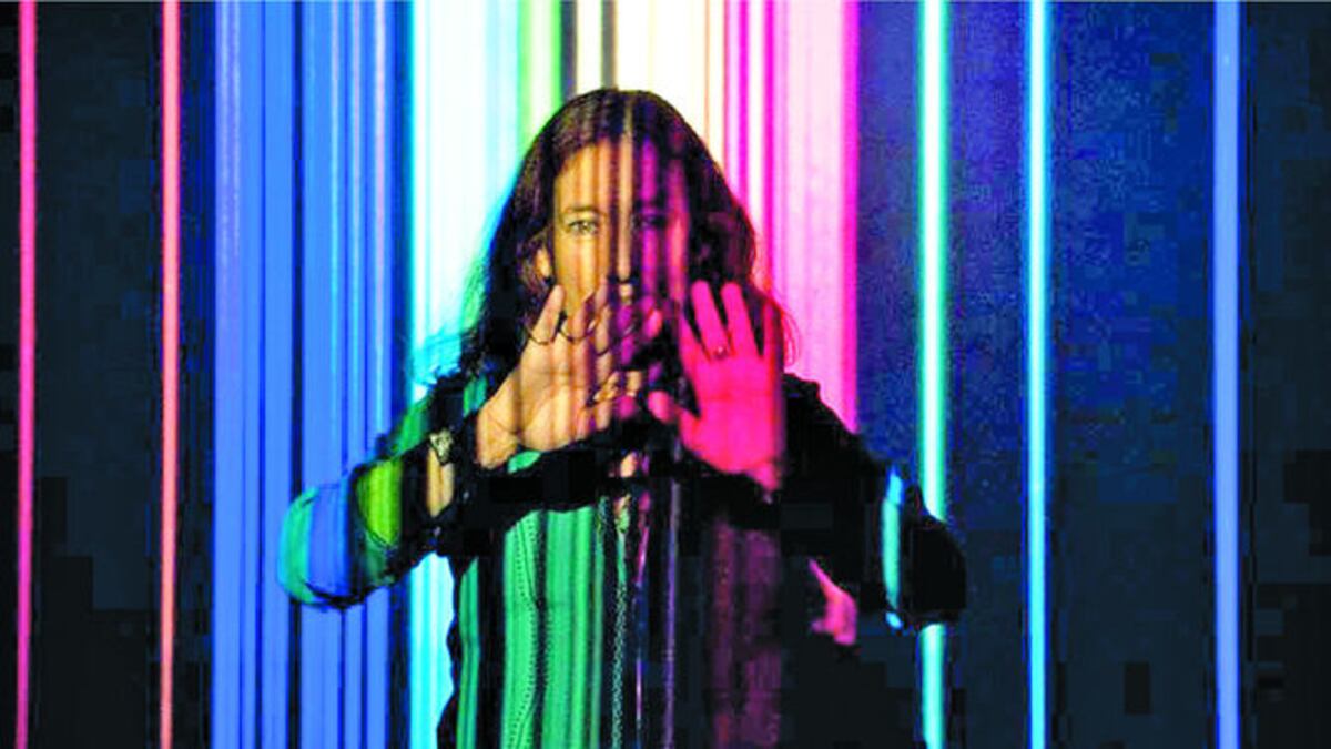 (1) Eugénia Balcells, artista coautora de ‘Años Luz’. (2) Reflejos de la sección ‘Frecuencias’, y (3 y 4) Fragmentos de la instalación ‘Universo’. CO