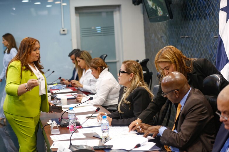 Reformas al Reglamento Interno de la Asamblea: ¿adiós a los diputados que cobran sin asistir?