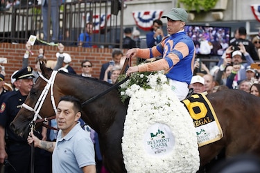 Mo Donegal del jinete puertorriqueño Irad Ortíz Jr. gana la carrera de Belmont Stakes