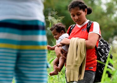Migrantes prometen reagrupar caravana y seguir hacia EU
