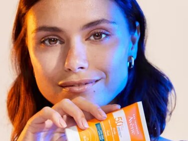 Luz azul, responsable del 25% del daño celular causado por el sol