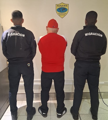 Panamá retiene en el Aeropuerto de Tocumen a cubano buscado por delitos graves en Texas
