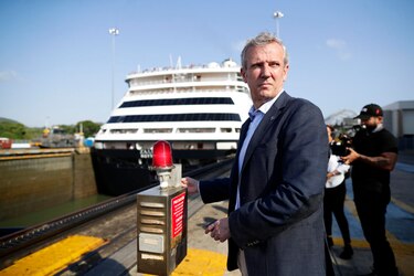 Rinden homenaje a los 12,000 gallegos que trabajaron en la construcción del Canal de Panamá