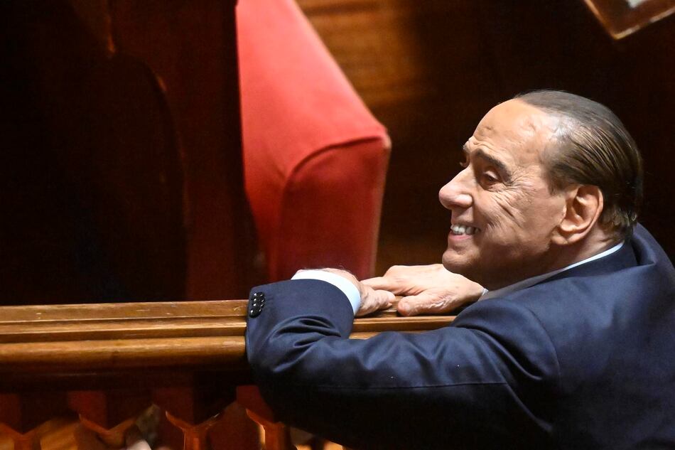 Berlusconi sigue ‘estable’ en el hospital casi un mes después de su ingreso