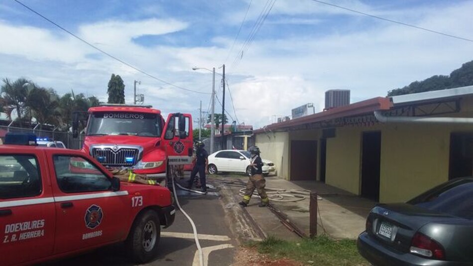 Desalojan a estudiantes de escuela de Chitré tras incendio de laboratorio