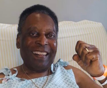 Pelé hospitalizado de nuevo para seguir tratamiento contra el cáncer