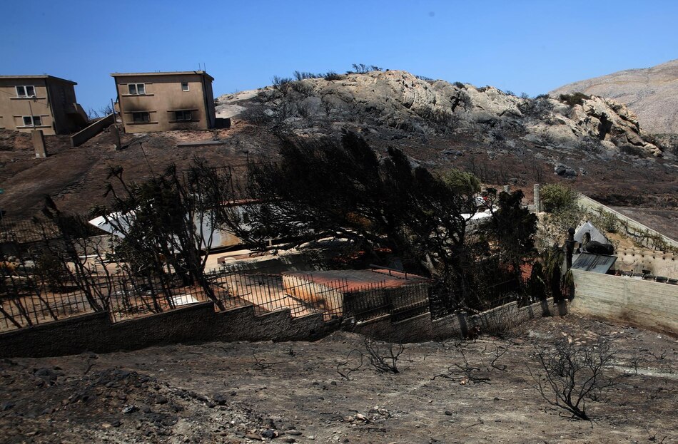 Un incendio se expande cerca de Olimpia en Grecia, al tiempo que se controla el de Atenas