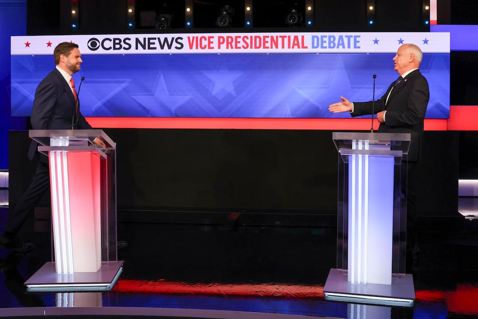 Vance dominó por poco el debate, pero Walz sigue estando mejor valorado, según un sondeo