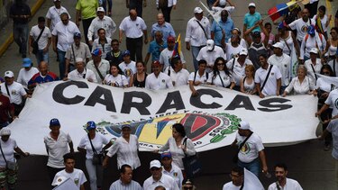 Desafían al gobierno venezolano en las calles