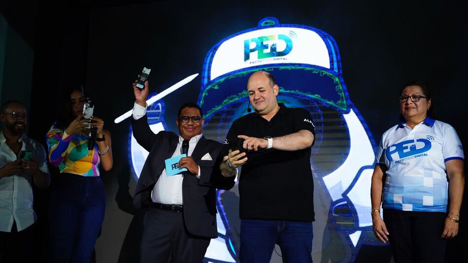 Pacto ético digital: políticos prometieron ser responsables en las redes sociales