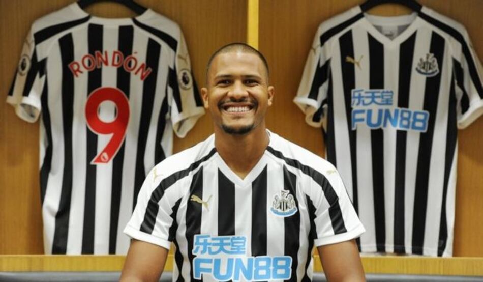 El venezolano Salomón Rondón llega al Newcastle